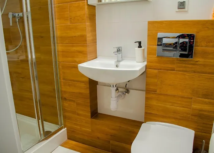 Sweet Life Next To Metro Station وارسو