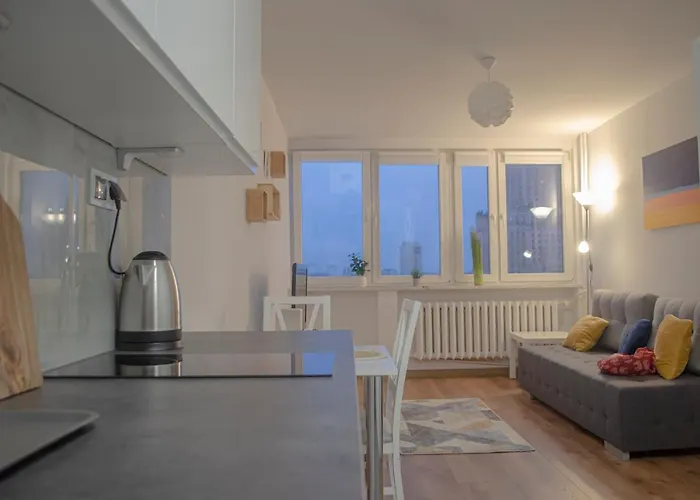 Sweet Life Next To Metro Station * وارسو