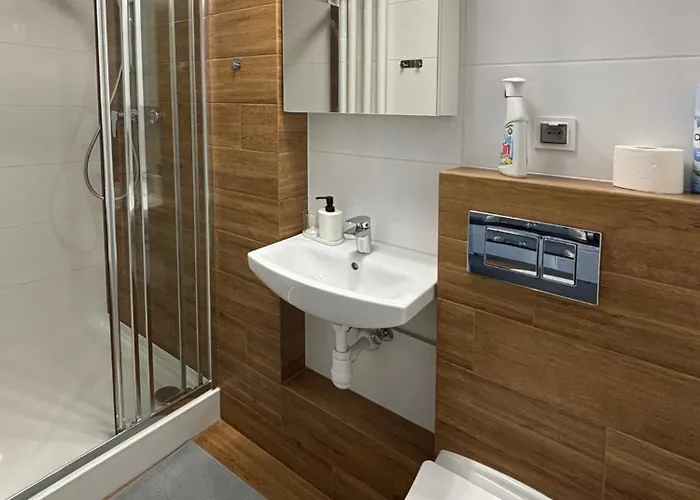 Sweet Life Next To Metro Station * وارسو